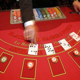 Table de blackjack au casino de Crans-Montana [Andree-Noëlle Pot - Keystone]