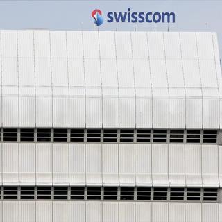 Le logo de Swisscom sur un bâtiment de Zürich. [KEYSTONE/Alessandro Della Bella]