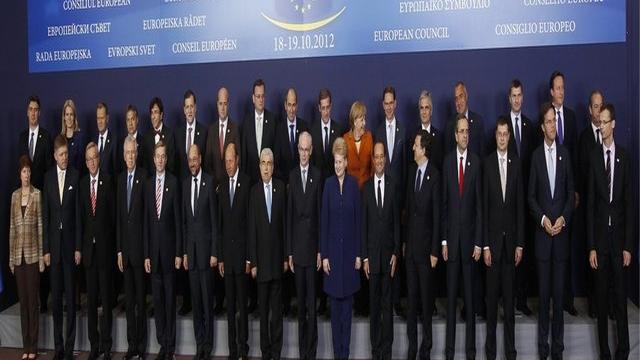 Les dirigeants européens lors de leur réunion au sommet à Bruxelles. [Remy de la Mauviniere / Keystone]