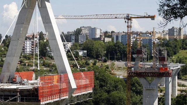 Le coût du pont de la Poya pourrait atteindre 211 millions de francs. [KEYSTONE / Peter Klaunzer]