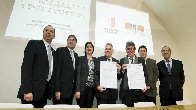 Le Conseil d'Etat était représenté en force aux côtés de Patrick Aebischer et Philippe Gillet (EPFL) [Jean-Christophe Bott / Keystone]