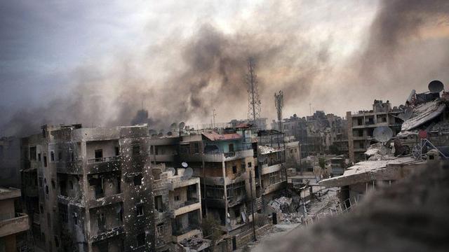Au moins 31 personnes auraient été tuées dans une série d'attentats-suicide  dans le centre d'Alep. [Maysun - EPA/Keystone]