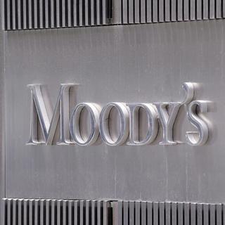 Moody's abaisse les notes de 15 des principales banques mondiales, dont Credit Suisse et UBS. [Justin Lane / Keystone]