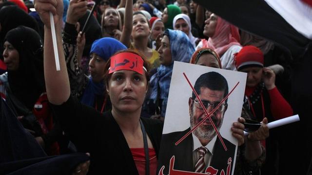 Le clan des opposants à Mohamed Morsi nargue ses partisans dans plusieurs villes d'Egypte. [Asmaa Waguih - Reuters]