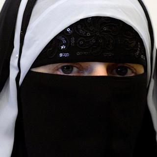 La burqa continue à faire débat en France. [Karl Mathis - Keystone]