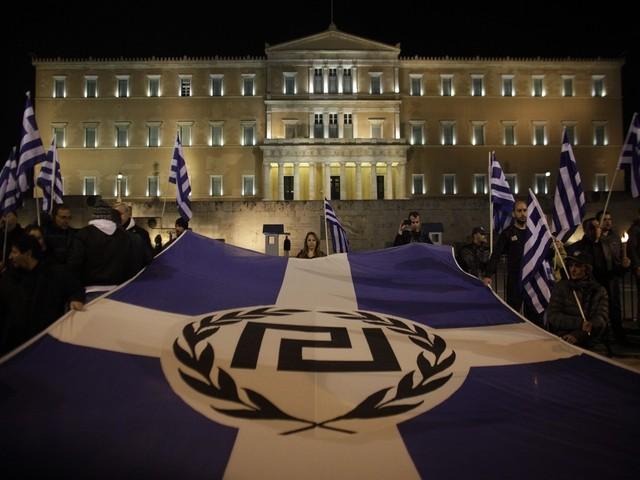 Le symbole d'Aube dorée lors d'une manifestation, le 30 novembre dernier. [Kostas Tsironis - AP Photo - Keystone]