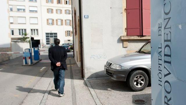 Les employés licenciés par l'Hôpital de la Providence à Neuchâtel jugent leur licenciement abusif. [Sandro Campardo - Keystone]