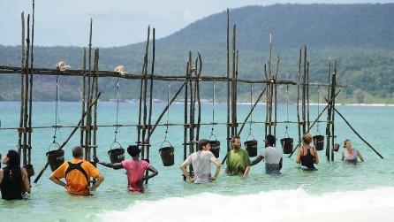 Le 22 mars 2013, TF1 et Adventure Line Productions annoncent qu'un participant de la 16e saison de Koh-Lanta, âgé de 25 ans, est décédé d'un arrêt cardiaque lors de la première journée de tournage au Cambodge. La polémique fait vite rage, la réactivité de la chaîne et de la production est mise en doute. [TF1 - ALP - Bureau 233 - A. Issock]