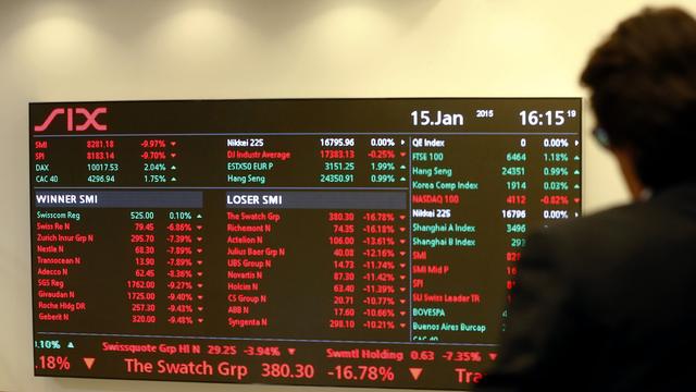 L'effondrement des valeurs à la bourse suisse le 15 janvier 2015. [Reuters - Arnd Wiegmann]