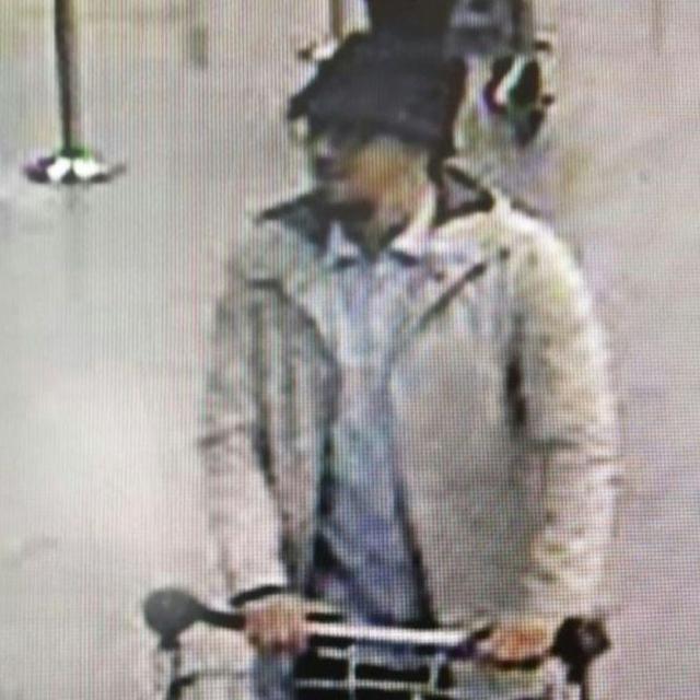 Mohamed Abrini a avoué être "l'homme au chapeau" filmé par les caméras de vidéosurveillance de l'aéroport de Bruxelles.