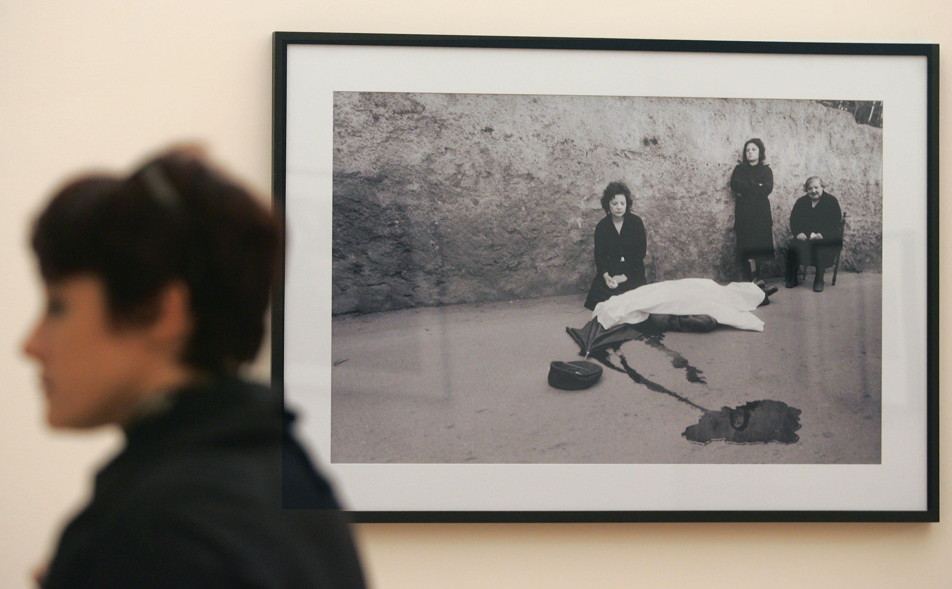 Cliché représentant la femme et les filles de Benedetto Grado après son meurtre. [AFP - Franco Zecchin]