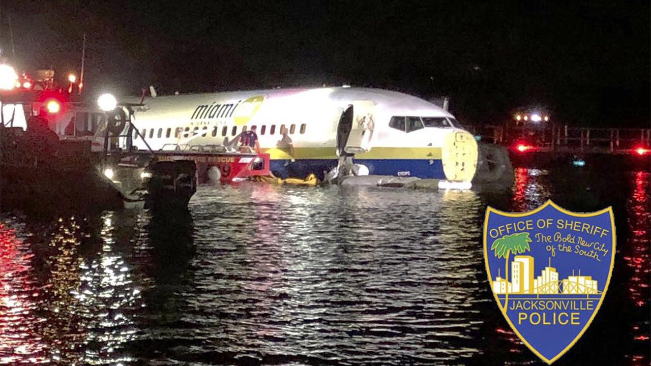 Le Boeing 737 a fini son atterrissage dans un fleuve en Floride. [Keystone - acksonville Sheriff's Office via AP]