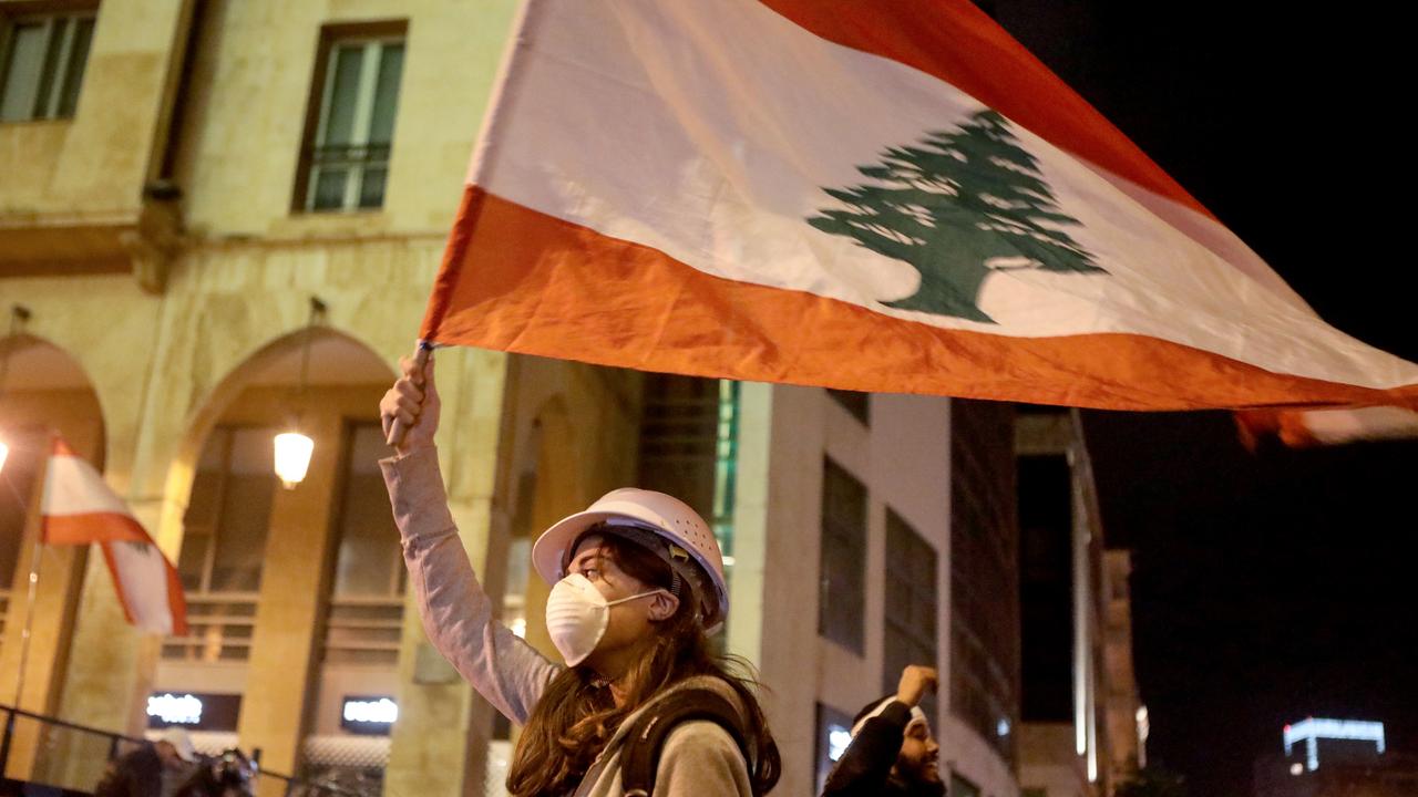 A l'annonce du nouveau gouvernement, des manifestants sont à nouveau descendus,mardi, dans les rues de diverses villes libanaises. [AFP - Patrick BAZ]