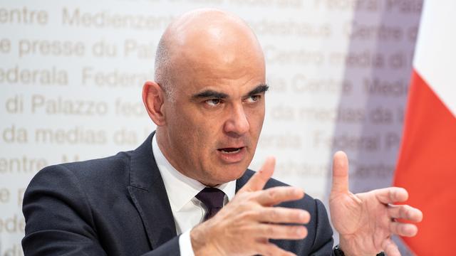 Alain Berset lors de sa conférence de presse sur la crise sanitaire du 24 novembre 2021. [Keystone - Peter Schneider]