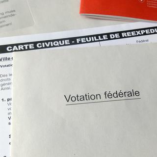 Une enveloppe de vote par correspondance. [RTS - Jérôme Genet]