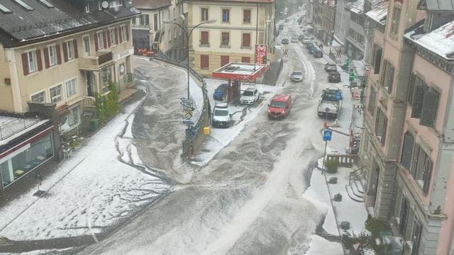 Une image de Tramelan, dans le Jura bernois, touché par la grêle lundi en fin d'après-midi. [Alex]