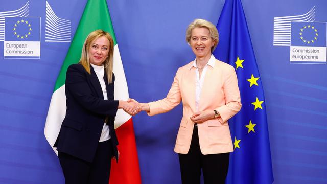 Giorgia Meloni a soigné ses relations avec Ursula von der Leyen à Bruxelles. [EPA - Stéphanie Lecocq]