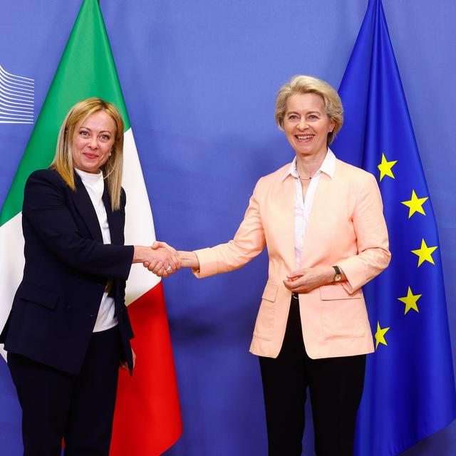 Giorgia Meloni a soigné ses relations avec Ursula von der Leyen à Bruxelles. [EPA - Stéphanie Lecocq]