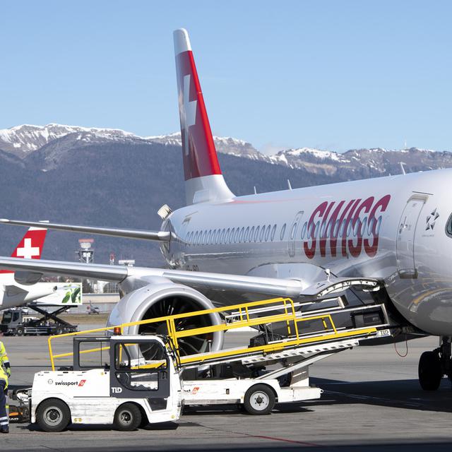La compagnie aérienne Swiss est à nouveau contrainte de supprimer des vols ou de les externaliser à d'autres compagnies. [KEYSTONE - Laurent Gillieron]