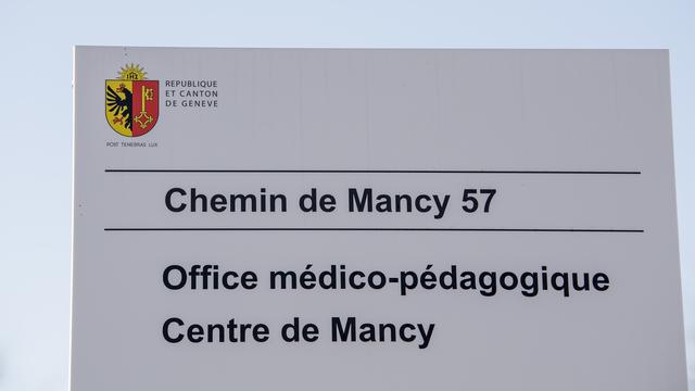 Un panneau avec un plan indique les différents offices médico-pédagogique du Centre de Mancy [Keystone - Martial Trezzini]