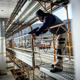 Genève veut renforcer sa lutte contre le travail au noir sur les chantiers. [Keystone - Olivier Maire]