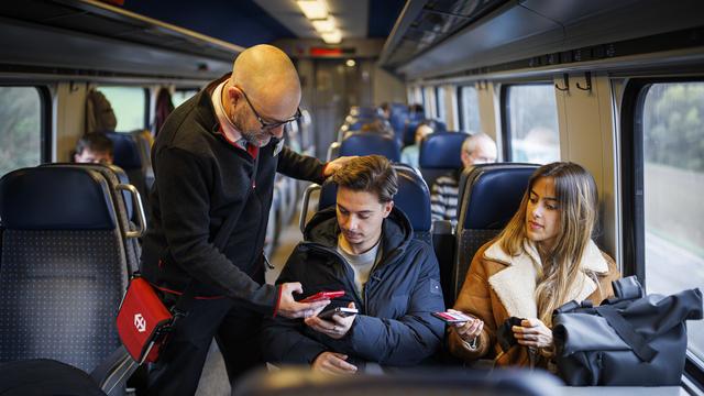 Les transports publics peinent à récupérer leur clientèle d'avant-Covid [Keystone - Valentin Flauraud]