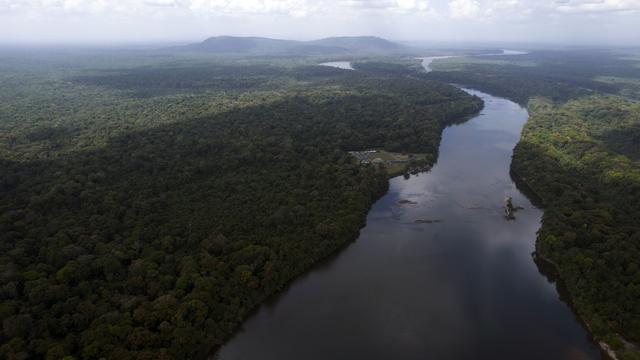 Nicolas Maduro octroie des licences pétrolières dans l'Essequibo, le Guyana hausse le ton. [AP Photo - Juan Pablo Arraez]