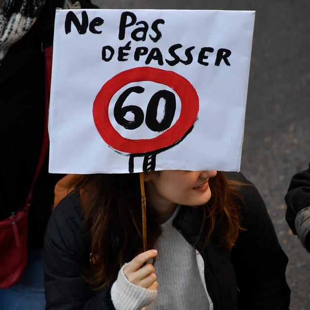 En France, les grèves généreront de grosses perturbations des transports mardi. [AFP - Christophe Simon]