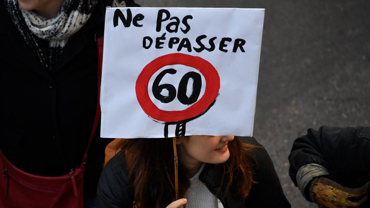 En France, les grèves généreront de grosses perturbations des transports mardi. [AFP - Christophe Simon]