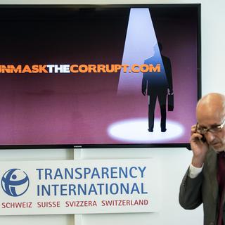 La corruption et le blanchiment dans les entreprises suisses rarement condamnés au pénal. [Keystone - Peter Schneider]