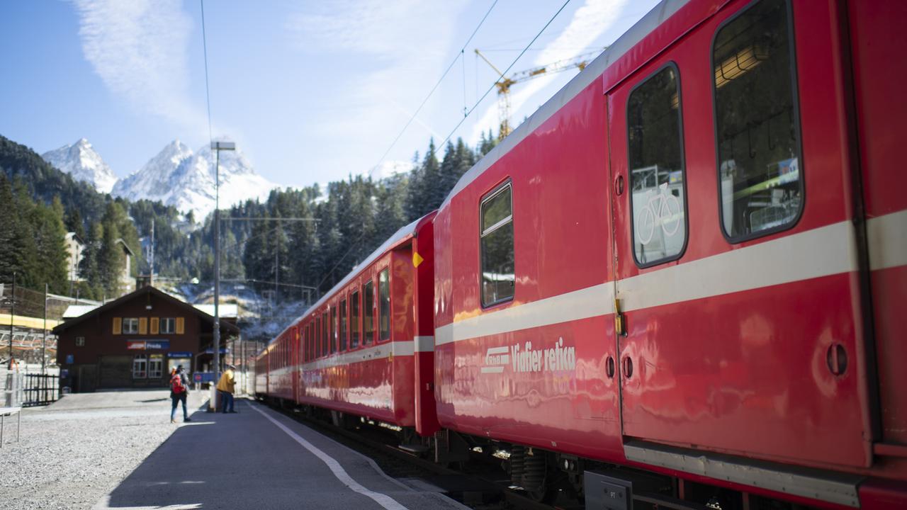 Aux Grisons, le nouveau tunnel ferroviaire de l'Albula a été inauguré samedi. [Keystone - Gian Ehrenzeller]