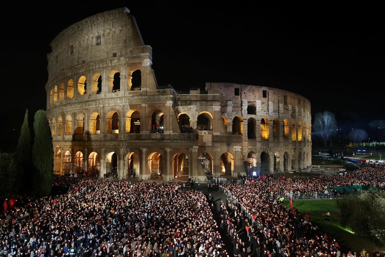 Le pape François n'a pas assisté vendredi soir au traditionnel Chemin de croix du Colisée, à Rome. [REUTERS - Yara Nardi]