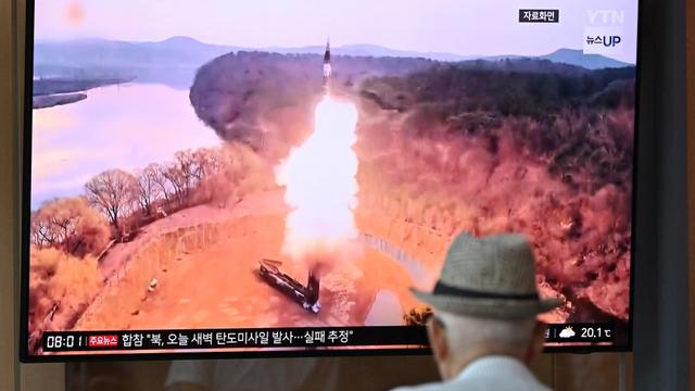 La Corée du Nord a procédé tôt mercredi 25 juin à un tir d'essai de ce qui semble être un missile hypersonique, a annoncé un responsable sud-coréen. Le lancement s'est conclu sur une explosion en vol. [AFP - Jung Yeon-je]