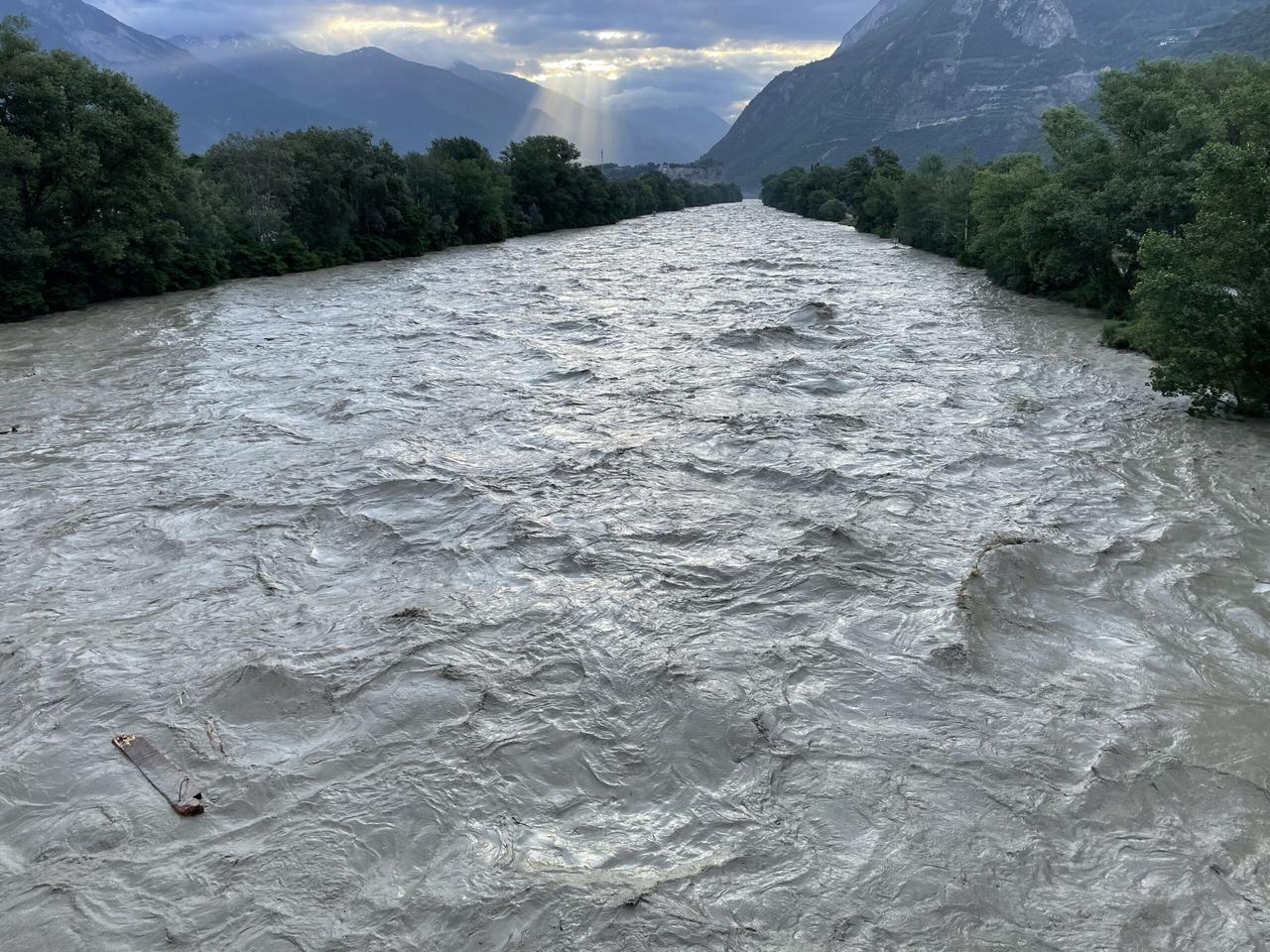 Le Rhône vu depuis un pont dans la région de Sierre. [RTS - Ainhoa Ibarrola]