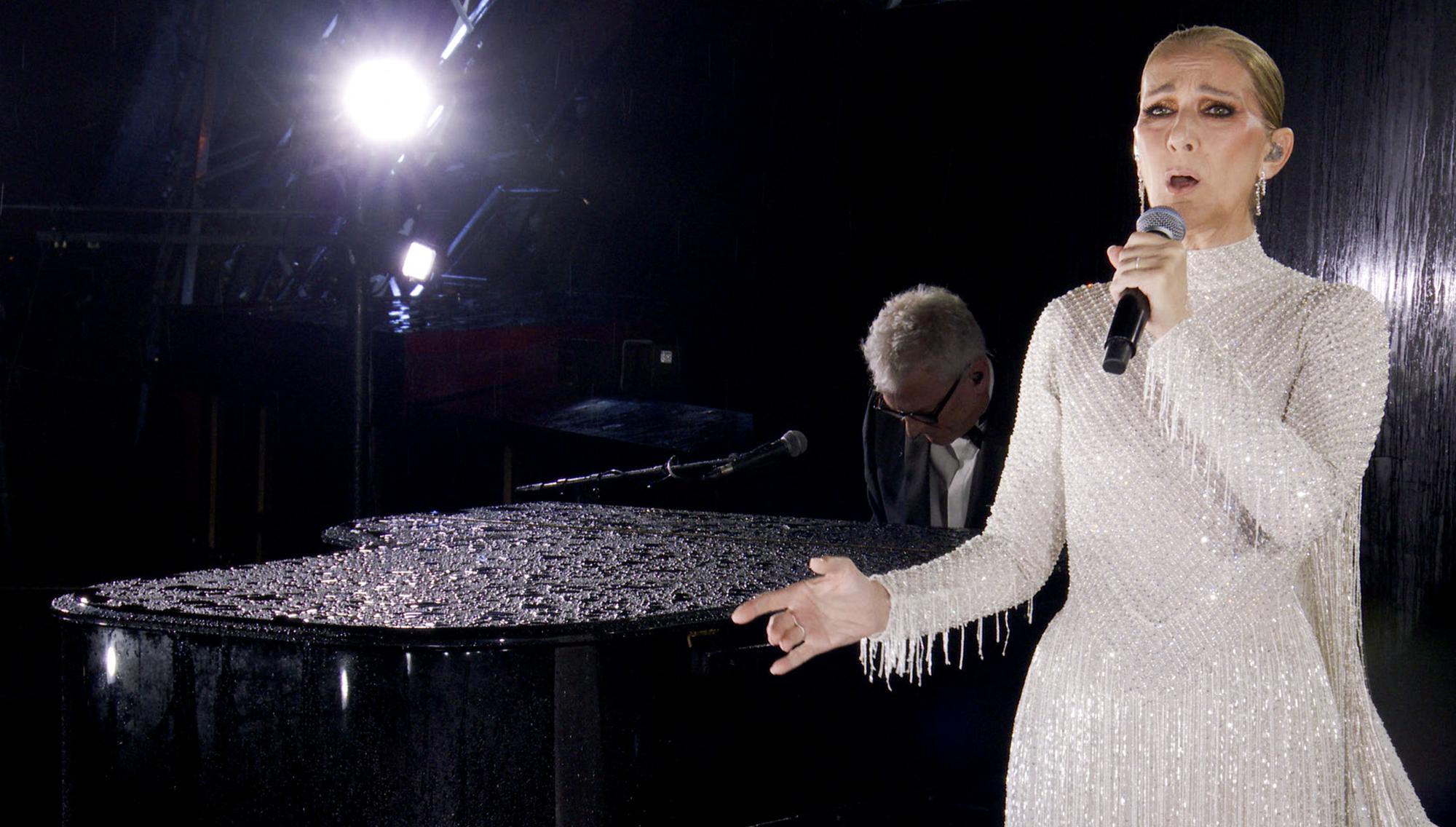 Céline Dion chante depuis la Tour Eiffel lors de la cérémonie d'ouverture des JO de Paris. [AFP - -]
