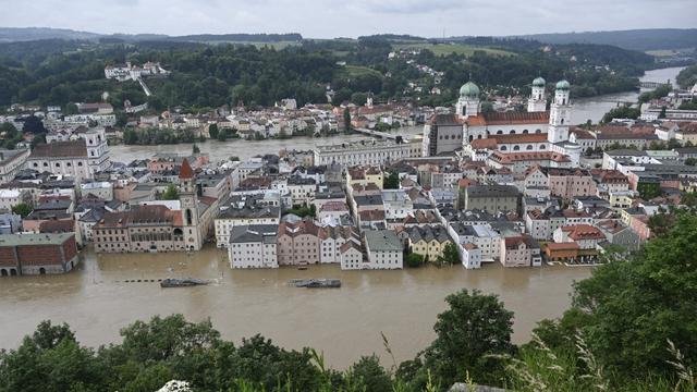 A Passau, en Bavière, surnommée "la ville aux trois rivières", une grande partie du centre est submergée, le 4 juin 2024. [AFP - MICHAELA STACHE]