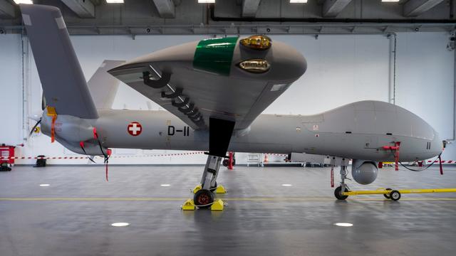 Un drone Hermes 900 HFE de l'armée suisse sur la base aérienne militaire d'Emmen (LU). [KEYSTONE - GEORGIOS KEFALAS]