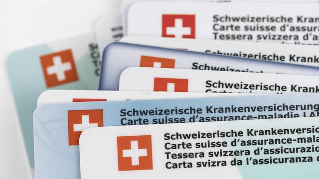 Le 9 juin, le peuple suisse est appelé à voter sur des primes maladies plafonnées à 10% du revenu. [KEYSTONE - CHRISTIAN BEUTLER]