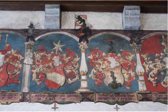 Les armoiries des gouverneurs au château d'Aigle, souvenir de l'occupation bernoise. [Swissinfo.ch]