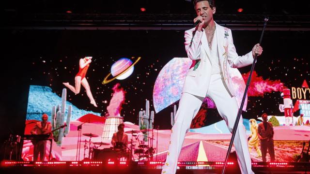 Véritable bête de scène, Mika a fait le show dimanche soir sur la Grande scène. [Keystone - Valentin Flauraud]