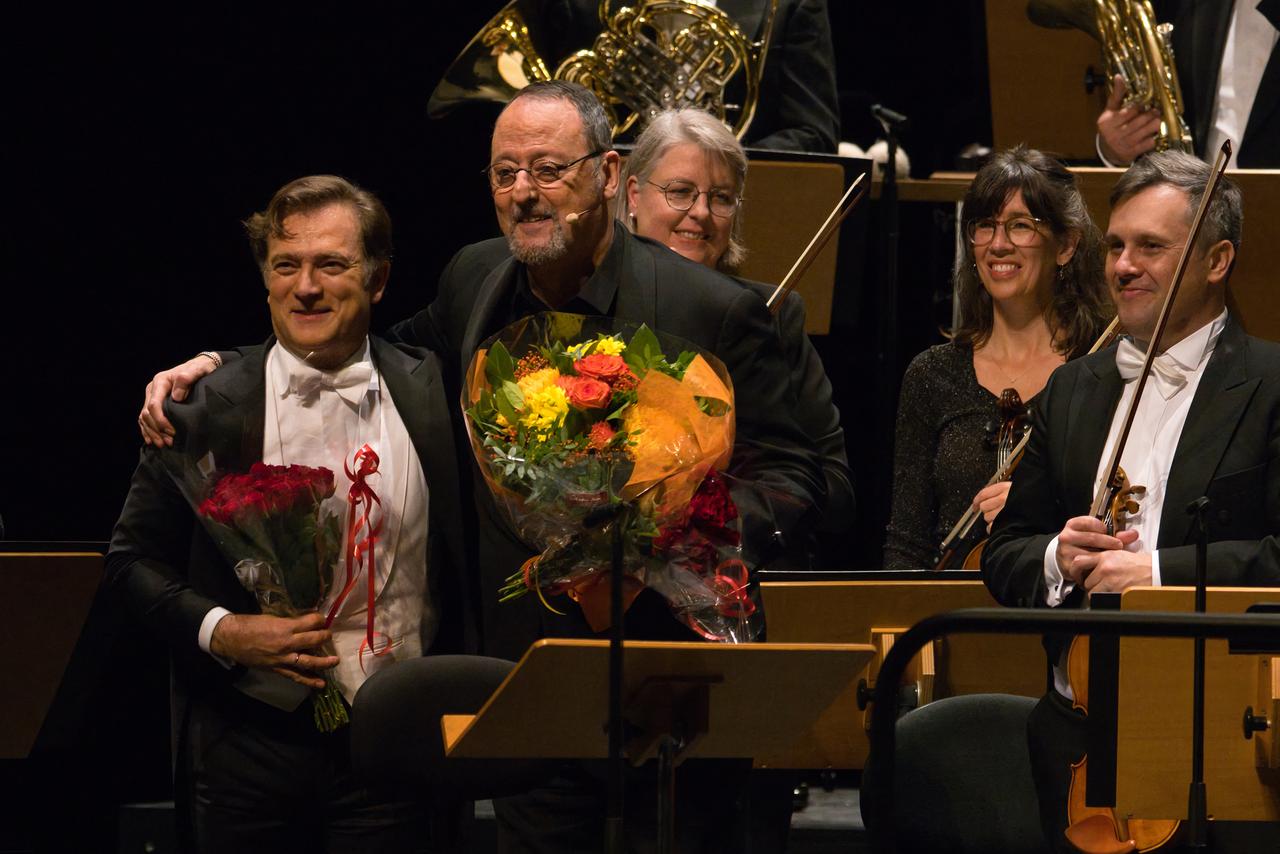 Renaud Capuçon (à gauche) et Jean Reno, après l'exécution de "Pierre et le loup", mercredi 8 janvier 2025 au Métropole de Lausanne. [Human's Project]