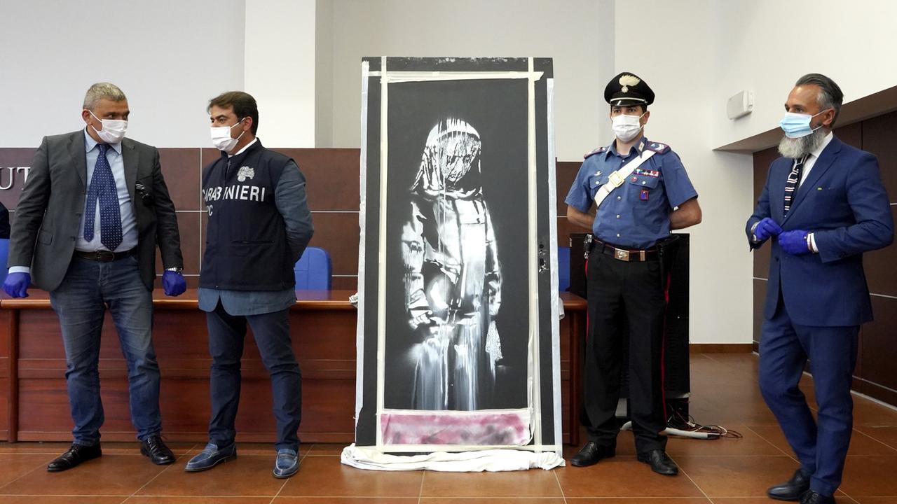 La police italienne a retrouvé le 10 juin "La jeune fille triste", oeuvre de Banksy. [AP Photo - Andrea Rosa]