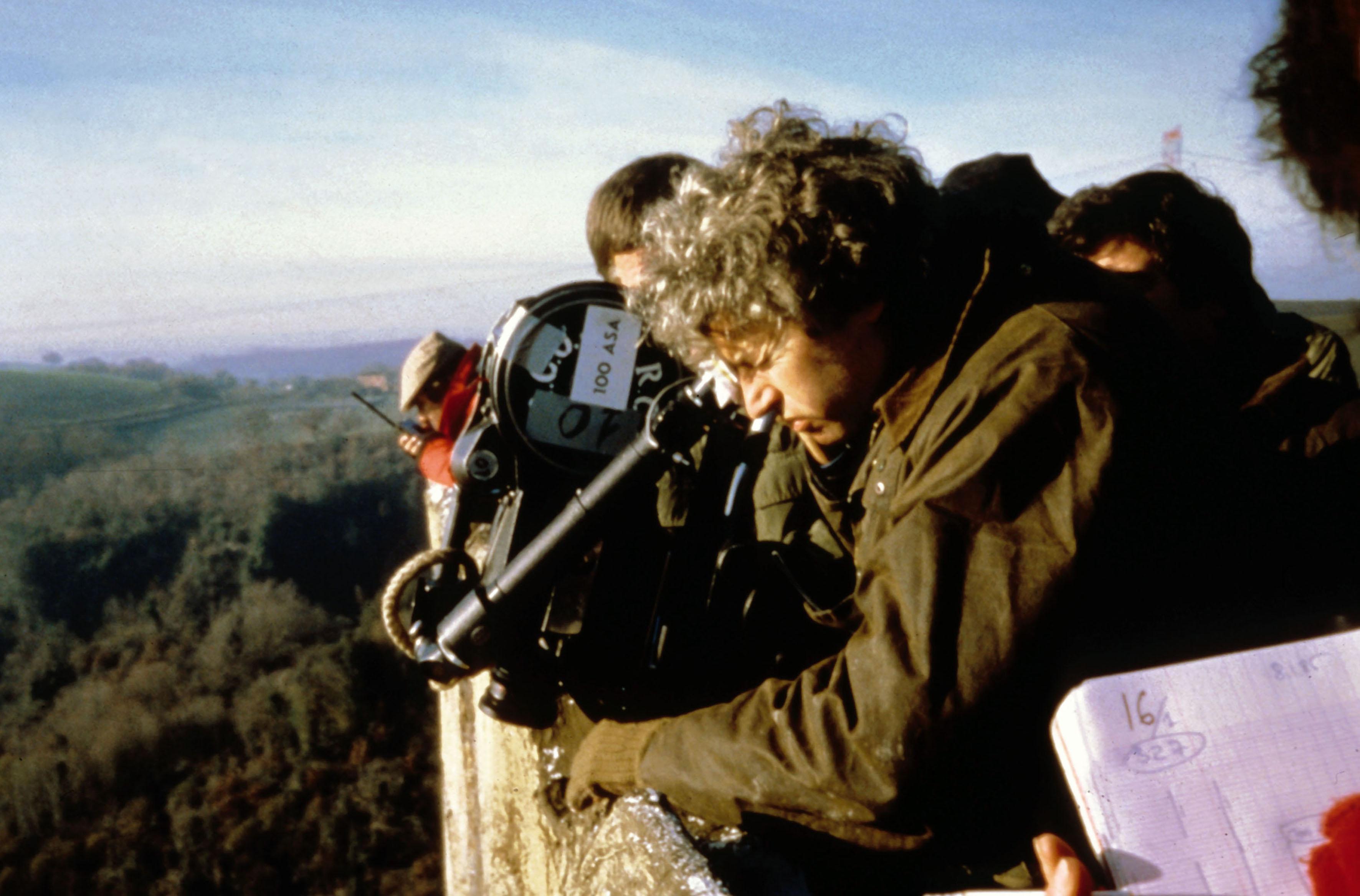 Jean-Jacques Annaud lors du tournage du film "Le Nom de la rose". [COLLECTION CINEMA/PHOTO12]