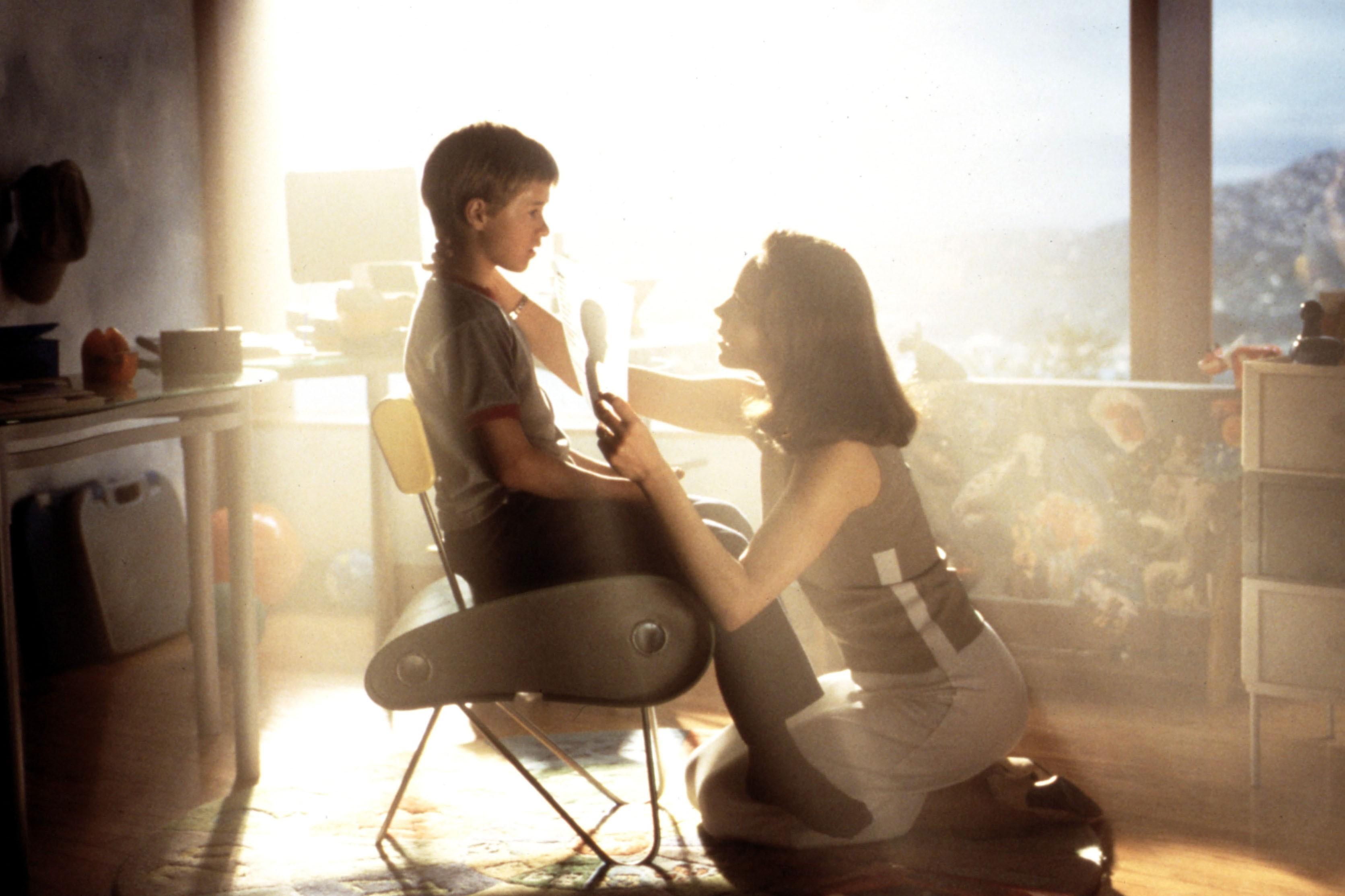 Haley Joel Osment  et Frances O'Connor dans "A.I." en 2001. [AFP - Warner Bros / DreamWorks]