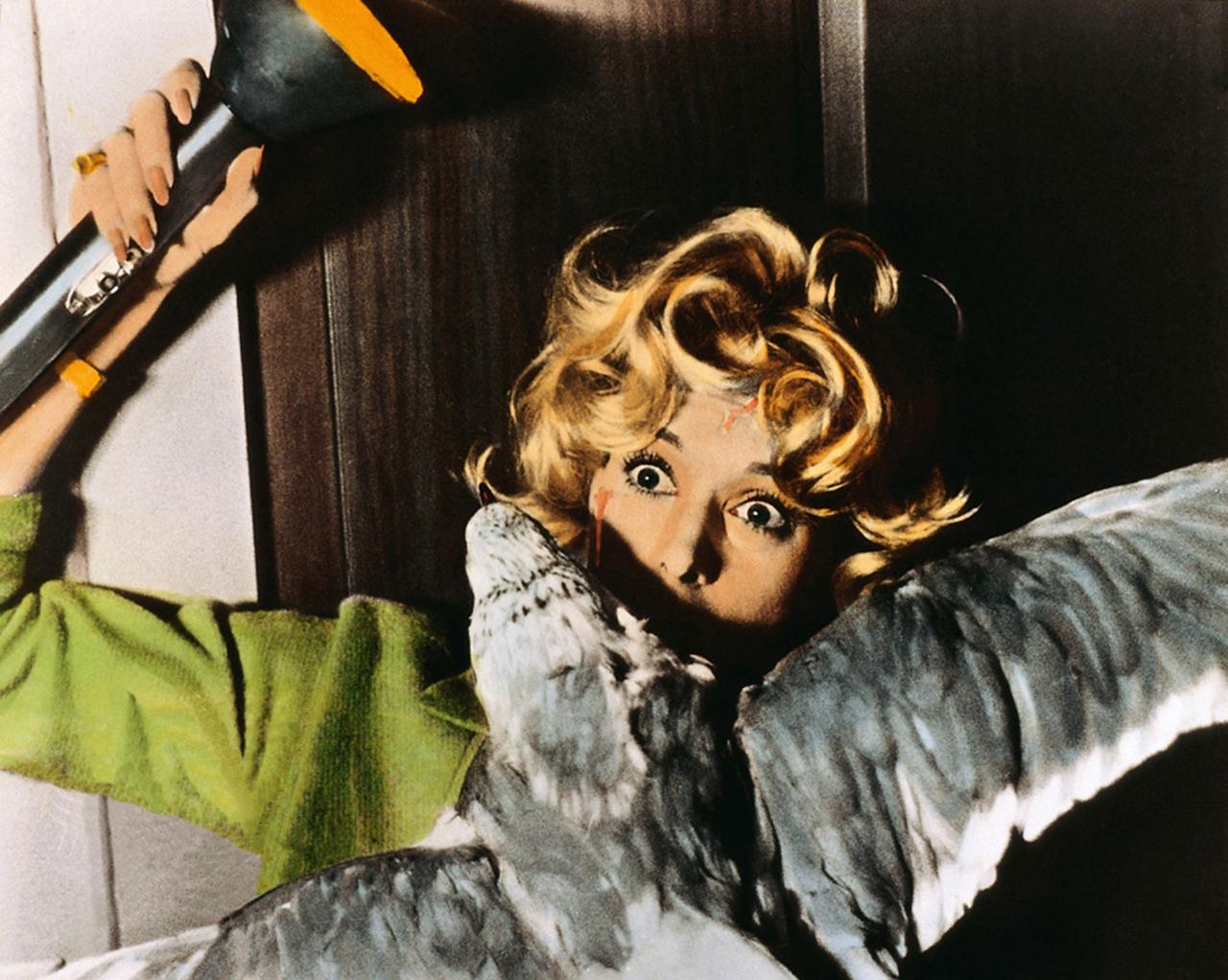 L'actrice Tippi Hedren dans le film "Les Oiseaux" d'Alfred Hitchcock. [Kobal/The Picture Desk]