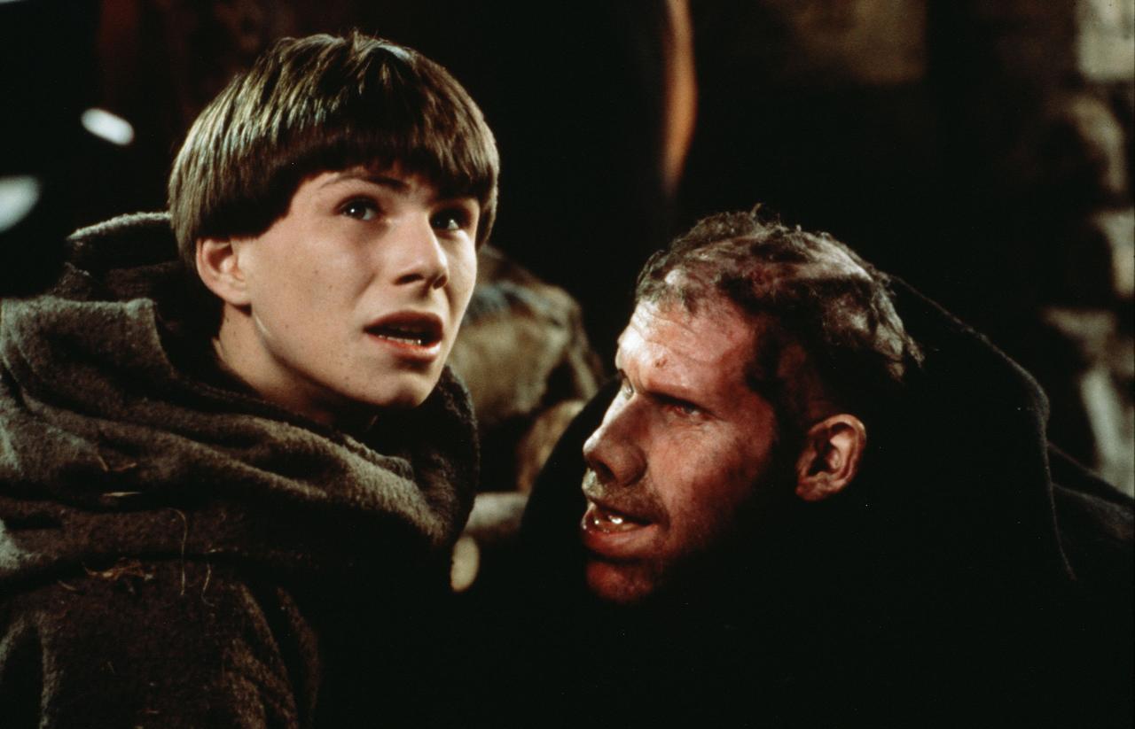 Les acteurs Christian Slater et Ron Perlman dans "Le Nom de la rose" de Jean-Jacques Annaud [Kobal/The Picture Desk]