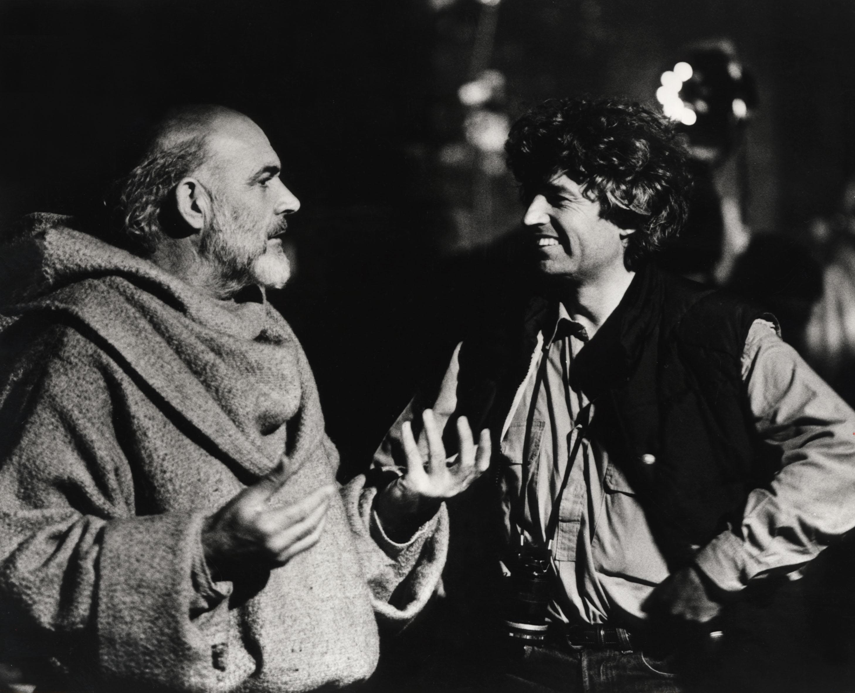 Sean Connery et Jean-Jacques Annaud sur le tournage du film "Le Nom de la rose". [Kobal/The Picture Desk]