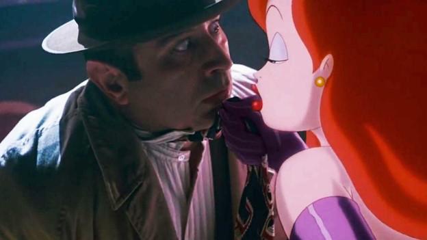 Bob Hoskins et le personnage de Jessica Rabbit dans "Qui veut la peau de Roger Rabbit ?" [Touchstone Pictures]