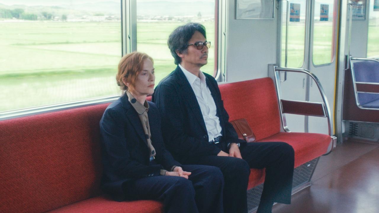 Scène tirée du film "Sidonie au Japon" d'Elise Girard, avec Isabelle Huppert et Tsuyoshi Ihara [Art House Films]