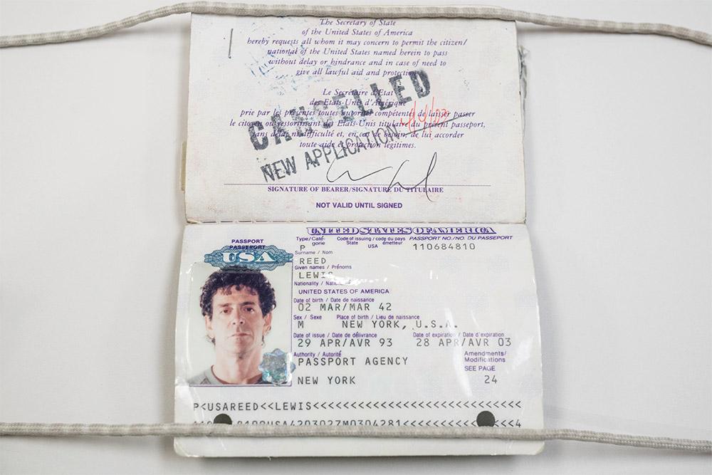 Le passeport de Lou Reed. [The New York Public Library - Jonathan Blanc]